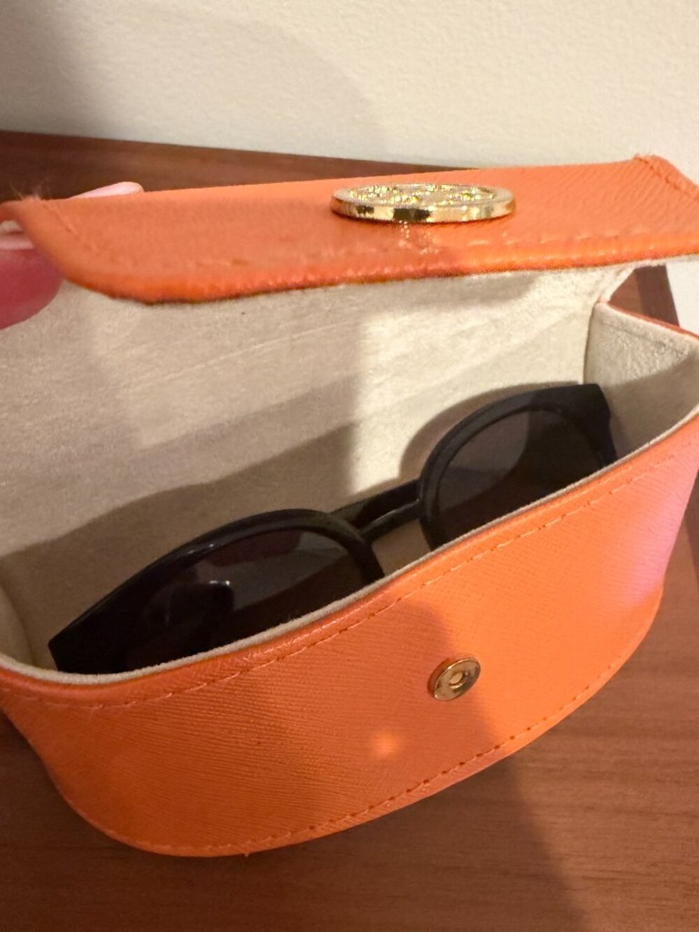 Tory Burch Panama TY7062 sunglasses in black and cream with signature case - Picture 8 of 11